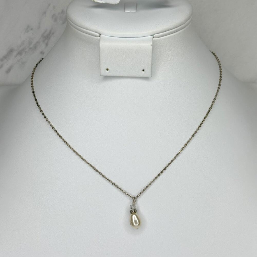 Faux Pearl Rhinestone Pendant Silver Tone Necklace 18-19" ✨